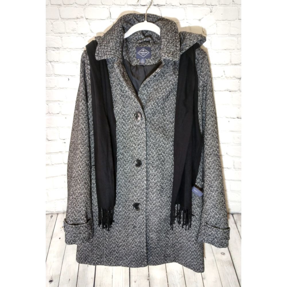 St Johns Bay Black & White Jacket with Scarf, LT